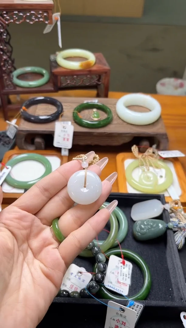 吊坠(不含链)未镶嵌和田玉新疆黑山 平安扣