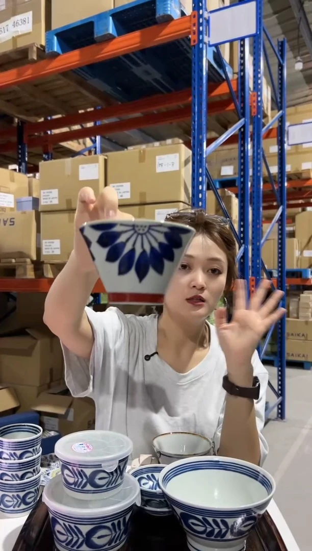 瓷ブルーフラワー 568碗 赤高台