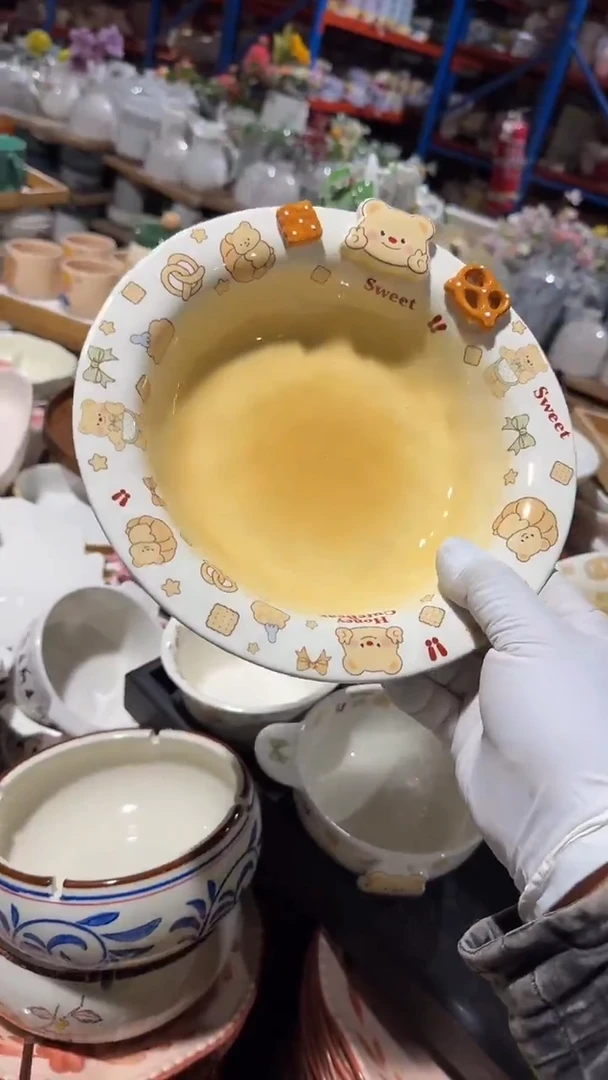 陶瓷小熊草帽深盘微瑕 凑满20元包邮