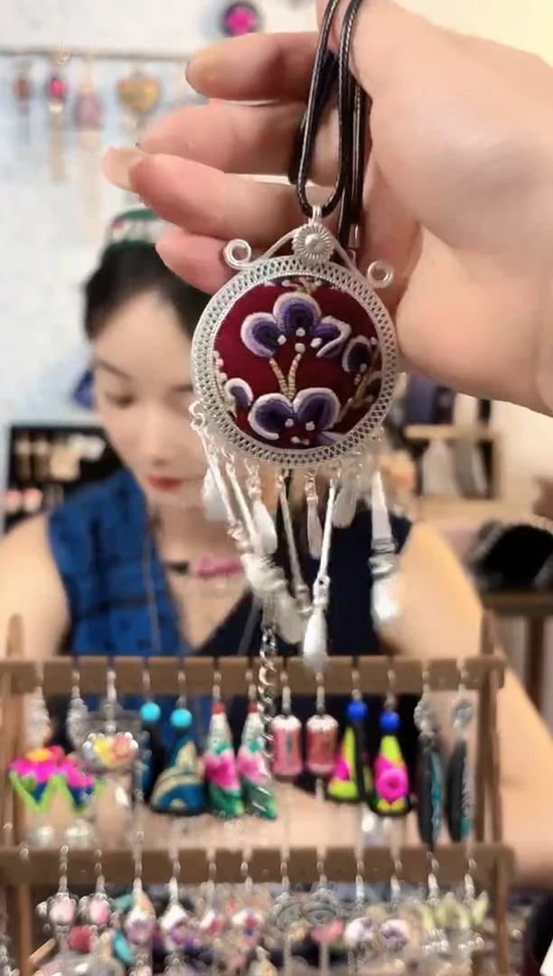 织绣民族风非遗老绣饰品119