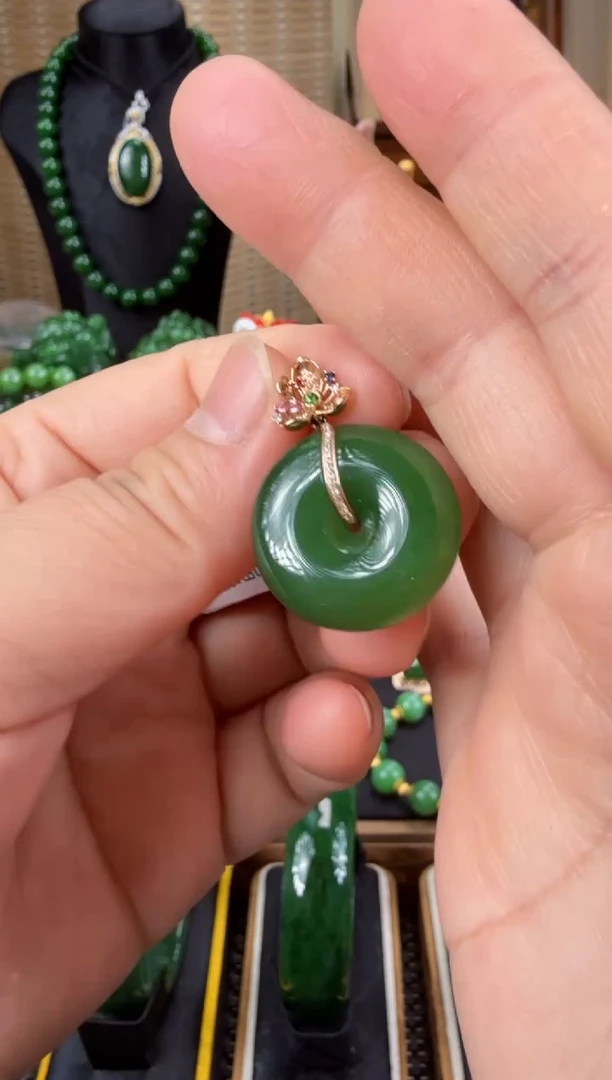 【闪购商品】和田玉（碧玉）吊坠(赠链)18K金镶嵌