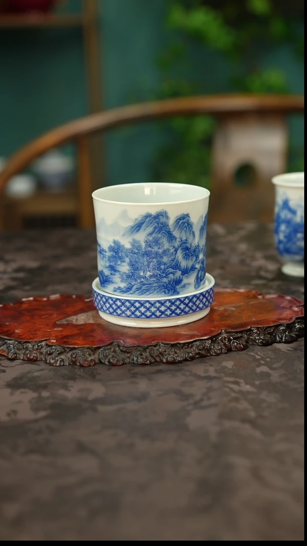 青花手绘山水转转杯