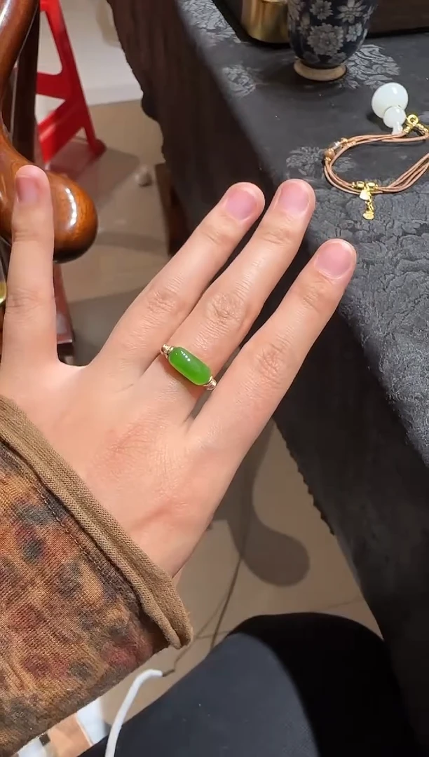 未镶嵌戒指和田玉1