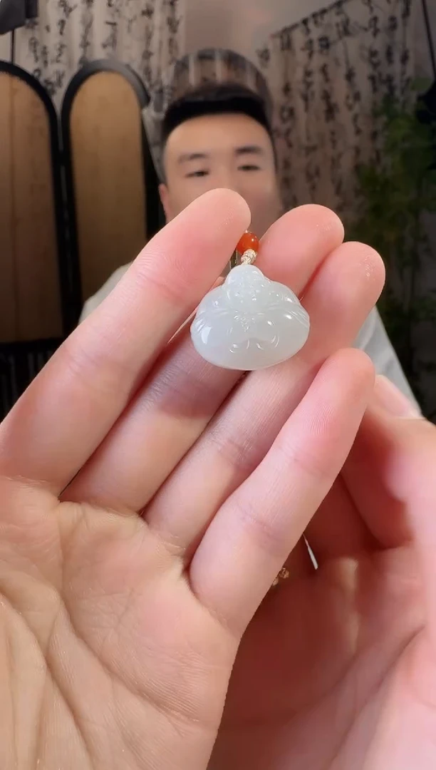 和田玉未镶嵌颈饰抱抱佛