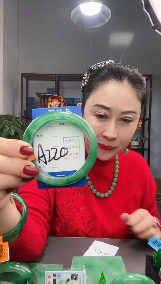 【闪购商品】石英质玉手镯未镶嵌1