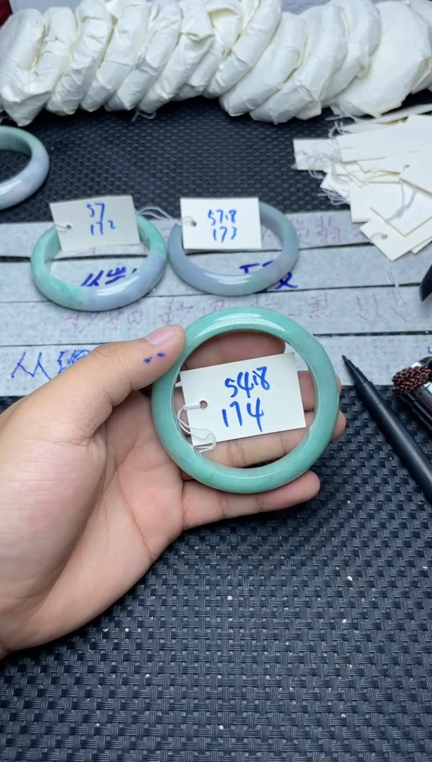 未镶嵌手镯翡翠174