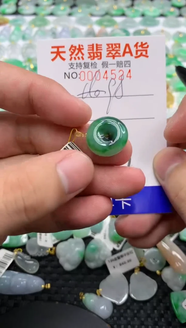 翡翠18K金镶嵌颈饰1111111111111