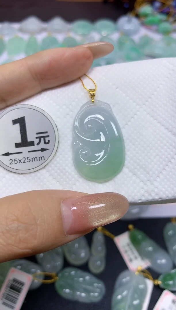 颈饰18K金镶嵌翡翠天然翡翠A货