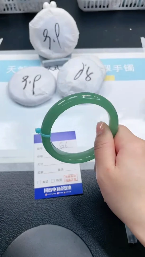 【闪购商品】石英质玉手镯未镶嵌6S26-61