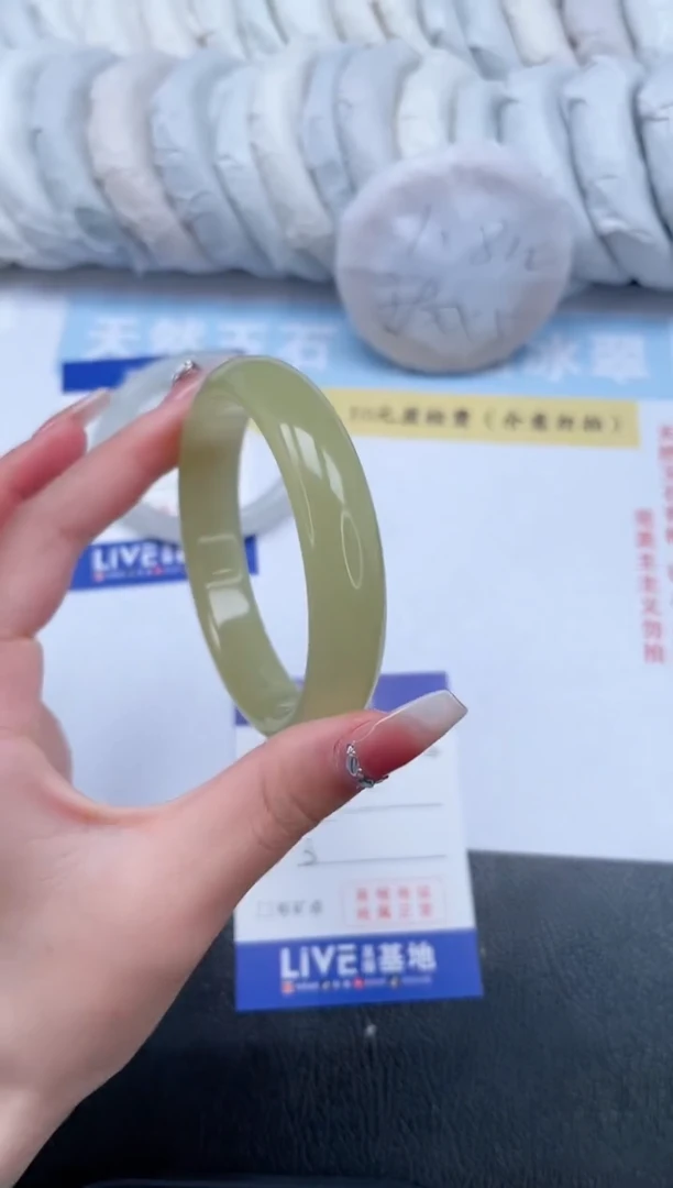 【闪购商品】石英质玉手镯未镶嵌T35-61
