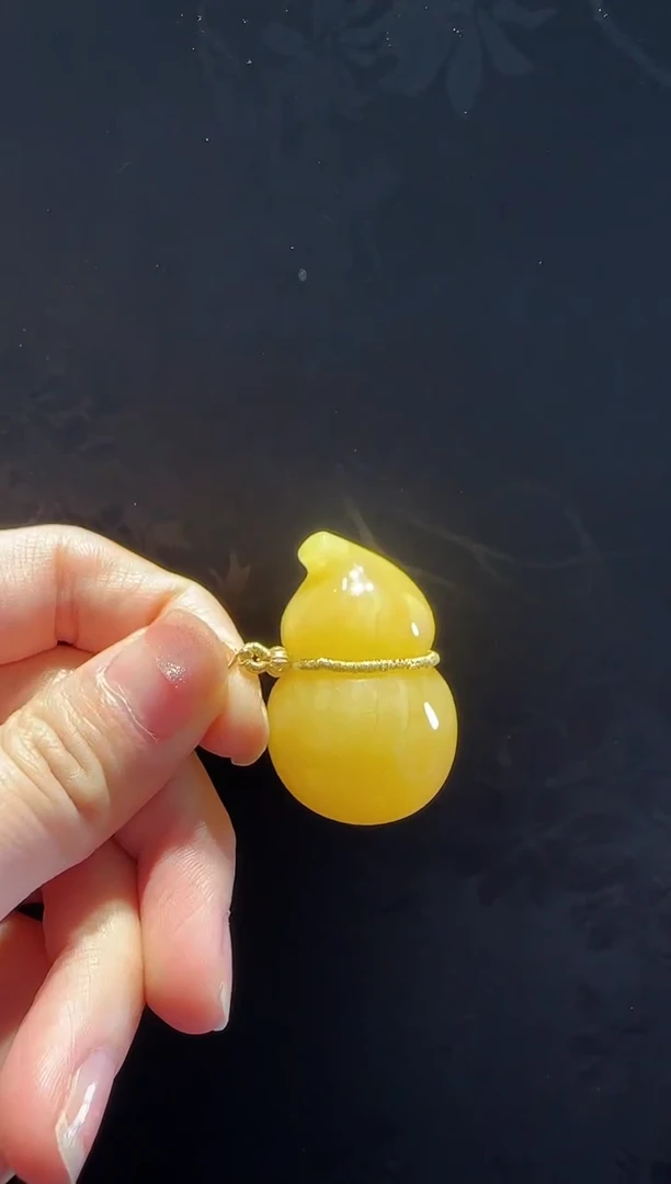 蜜蜡颈饰18K金镶嵌葫芦尺寸39*25.8