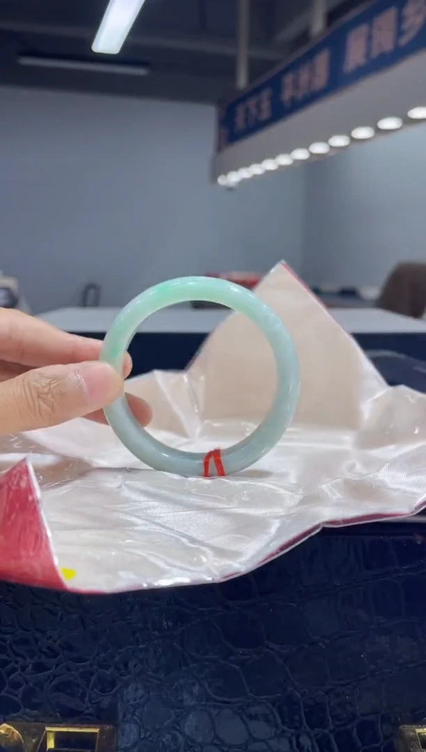 未镶嵌手镯（贵妃镯）翡翠8 5354