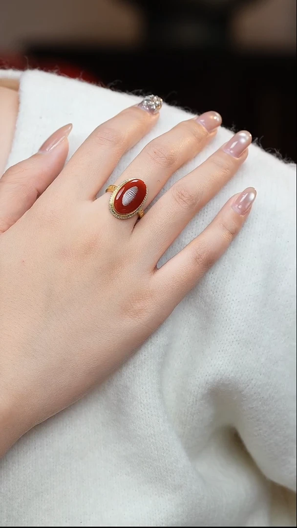 18K金镶嵌戒指南红玛瑙J