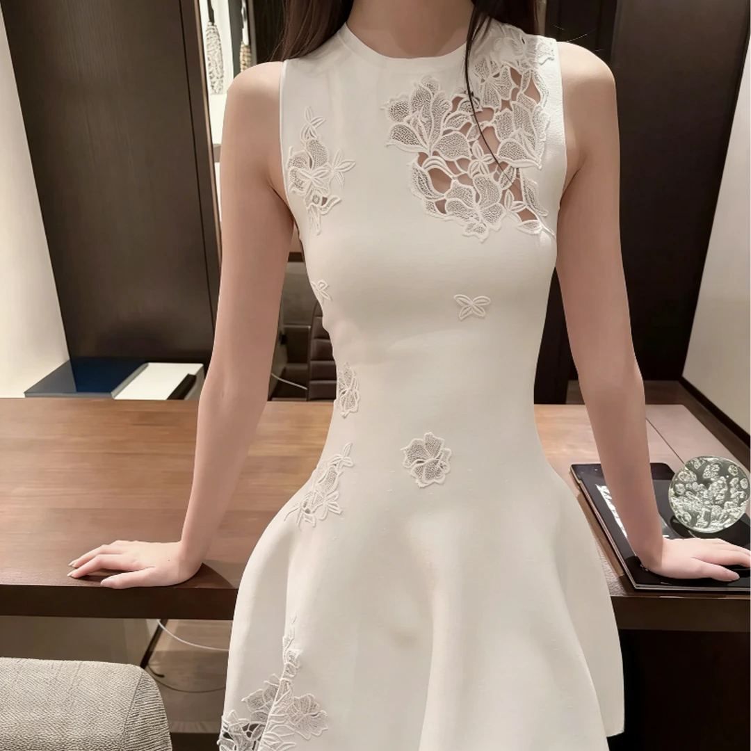 2025秋冬新款法式千金风重工蕾丝边饰针织连衣裙配毛毛外套两件套