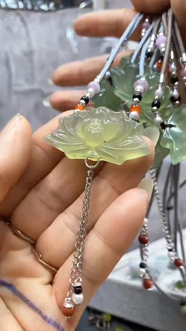 岫玉未镶嵌吊坠荷花多样性发货其中之一