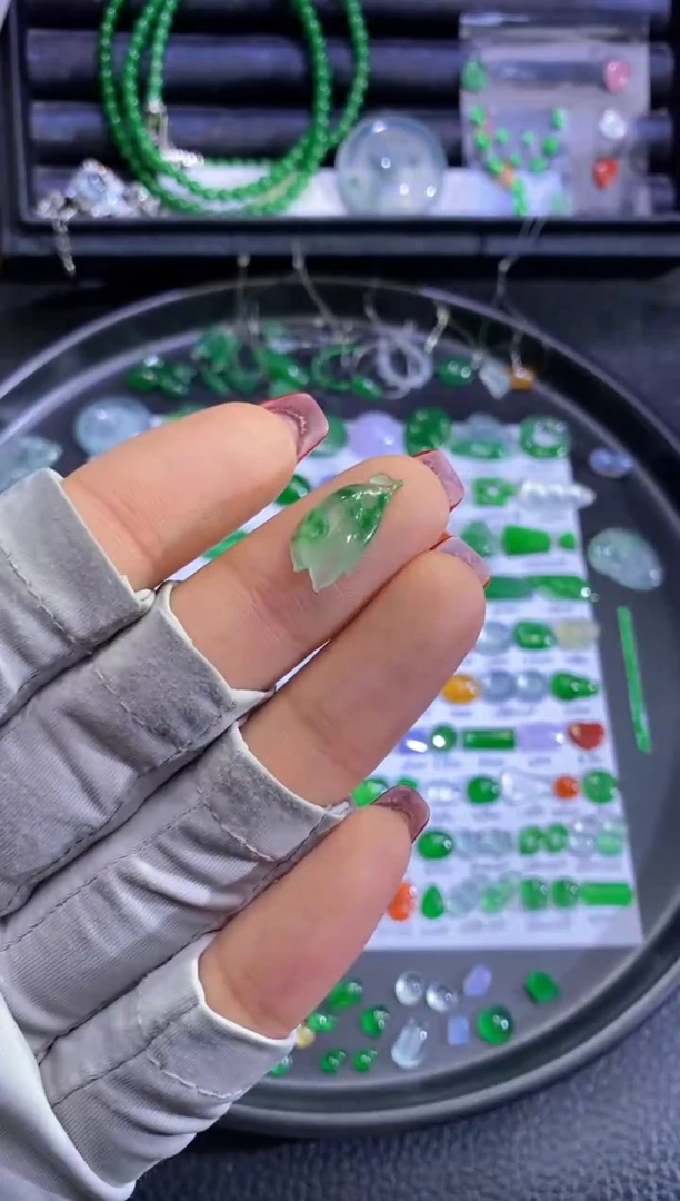 未镶嵌挂件翡翠兰花