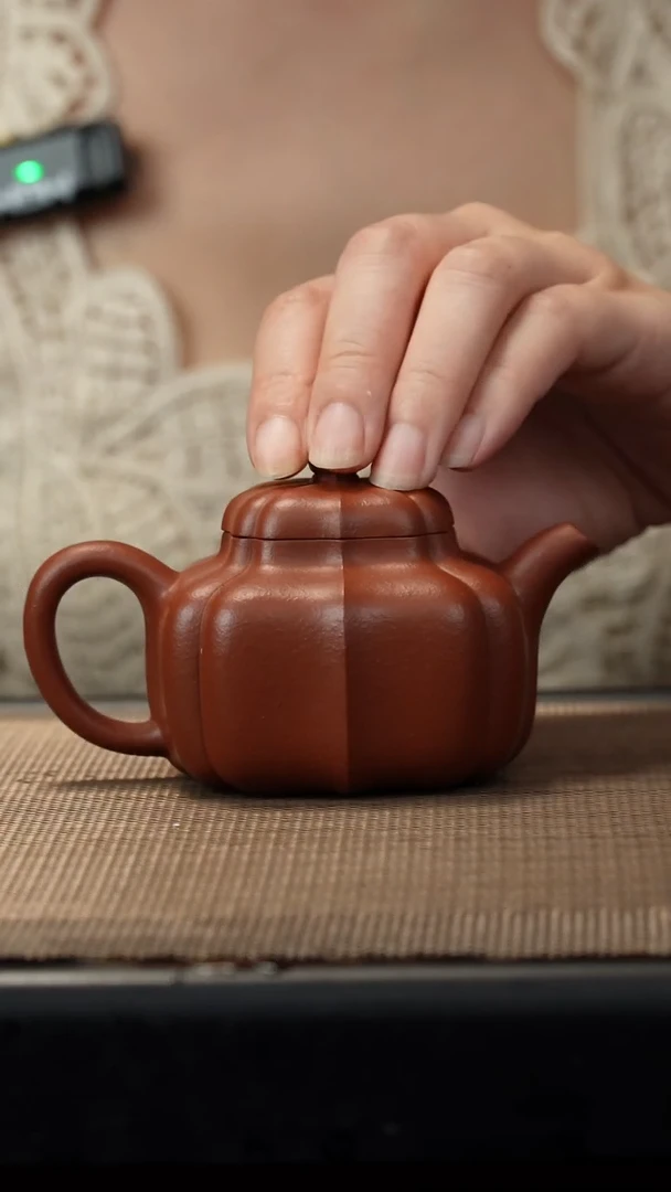 茶壶紫砂生砂朱泥筋纹德钟145CC/