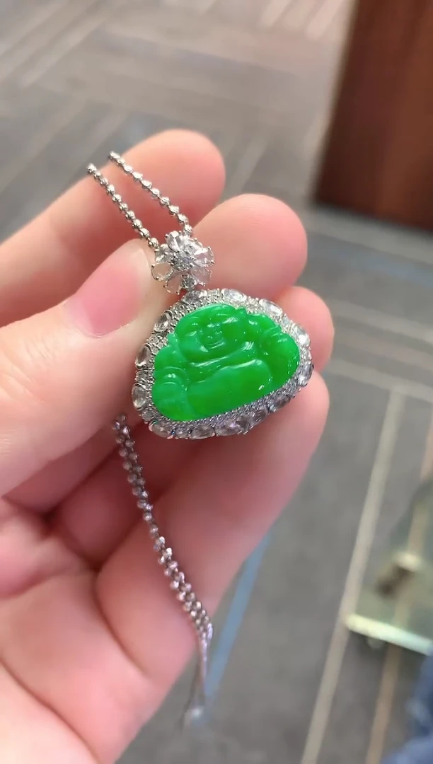 颈饰18K金镶嵌翡翠高冰满绿阳绿佛公