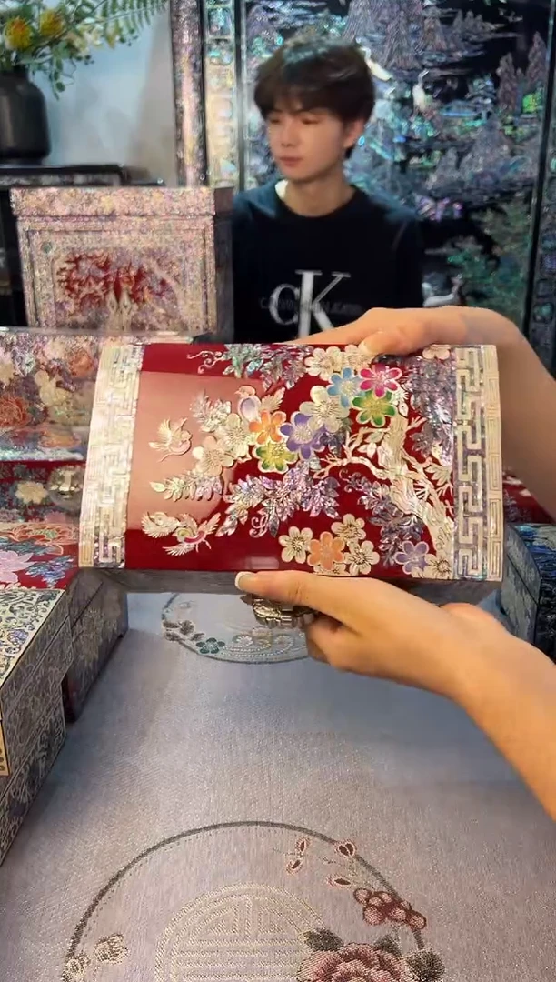 绒布底·弘贝雅螺钿漆器文化馆