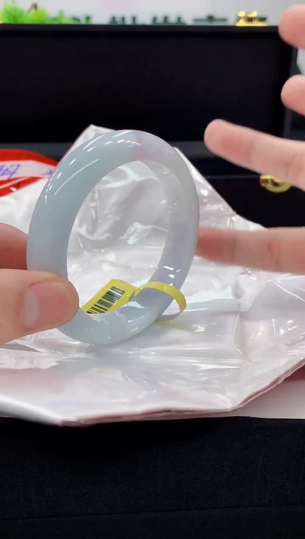 翡翠手镯未镶嵌手镯