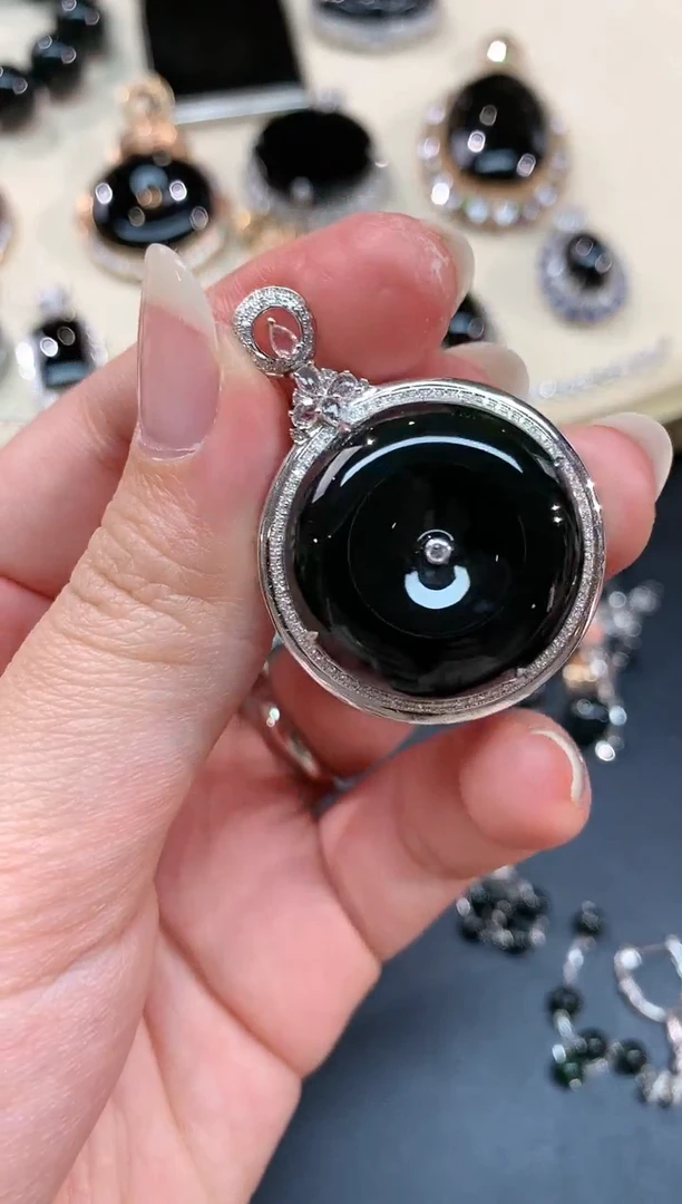 【闪购商品】翡翠吊坠(不含链)18K金镶嵌A115|9800