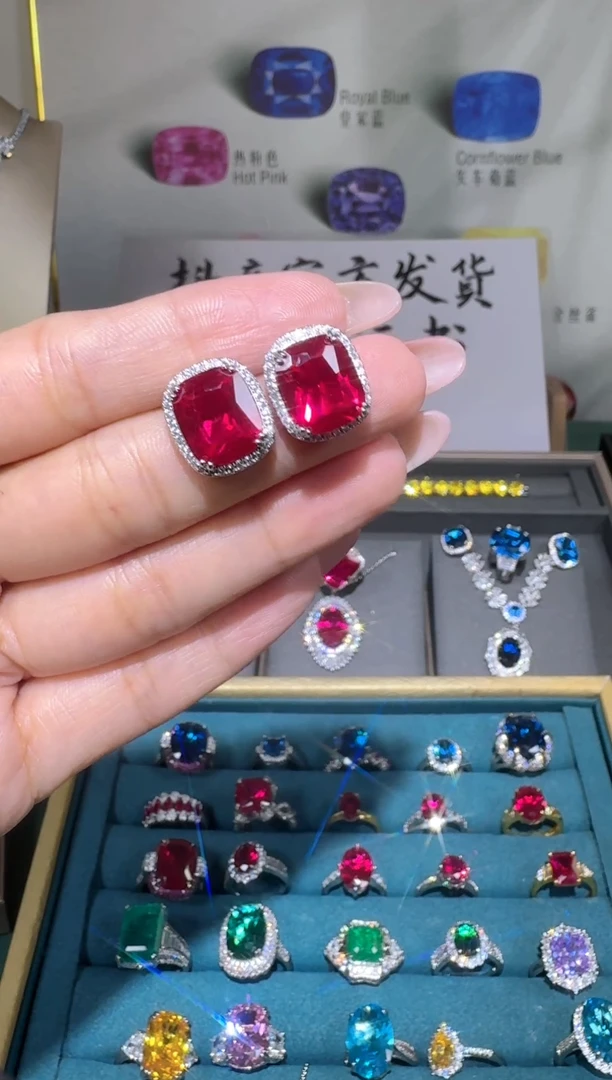 18K金镶嵌耳饰红宝石0