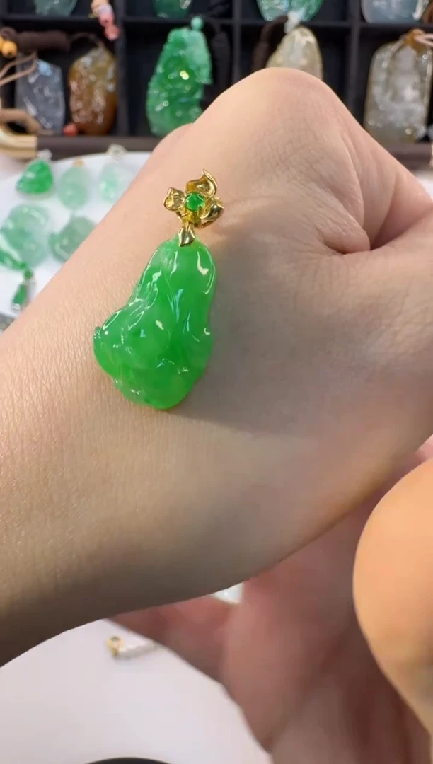 颈饰18K金镶嵌翡翠缅甸A货翡翠