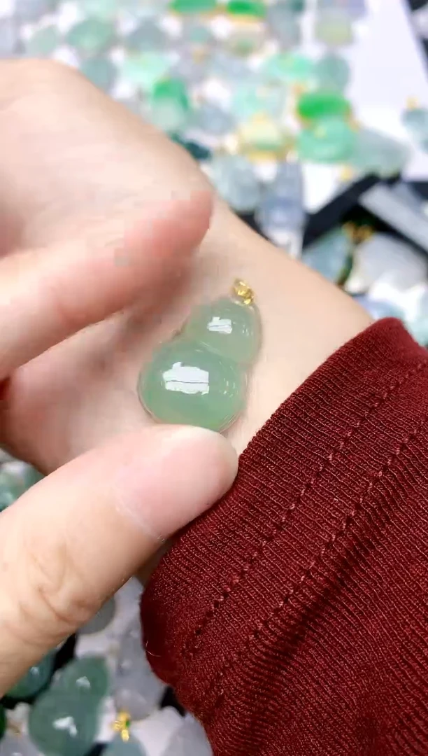 颈饰18K金镶嵌翡翠天然A货翡翠