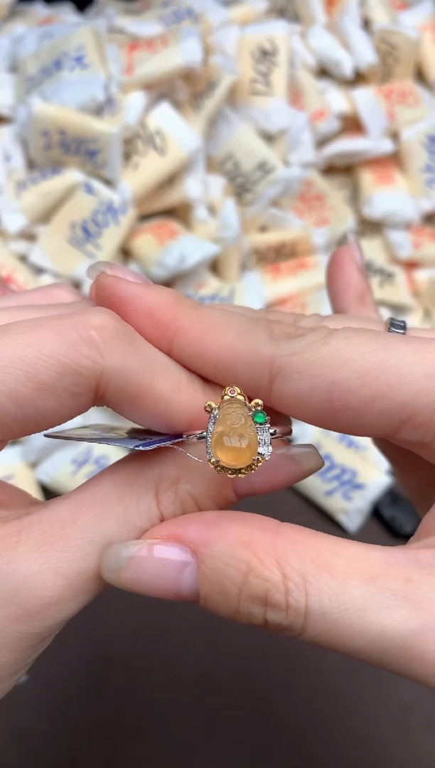 18K金镶嵌挂件翡翠—