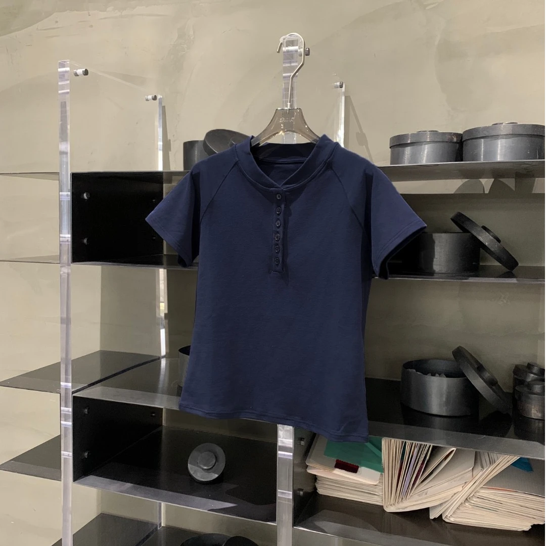 藏蓝色纽扣拼接短袖T恤女