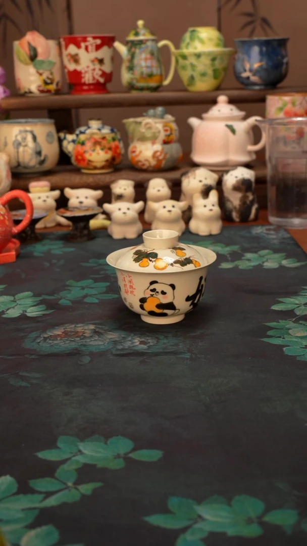 羲下兰行 熊猫抱葫芦盖碗
