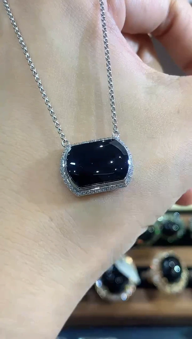 吊坠(不含链)18K金镶嵌翡翠C69