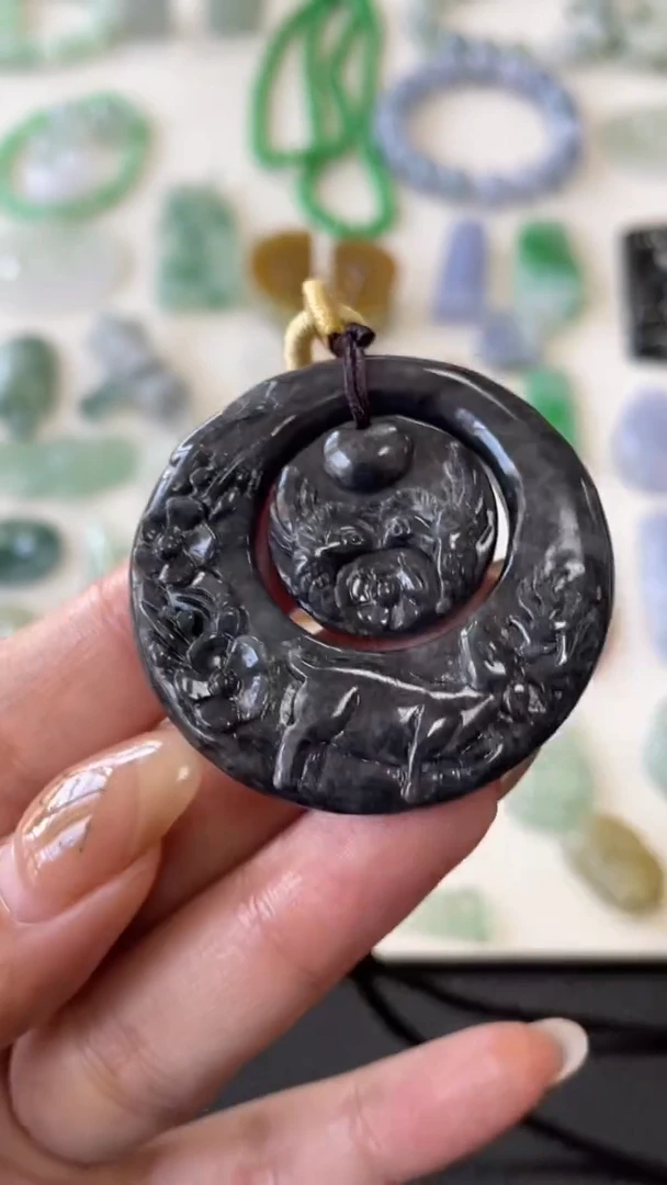 定制翡翠未镶嵌乌鸡99+10