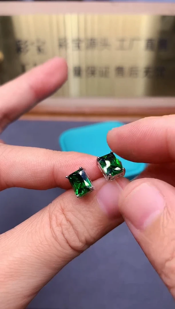 【闪购商品】透辉石耳钉银S925镶嵌........