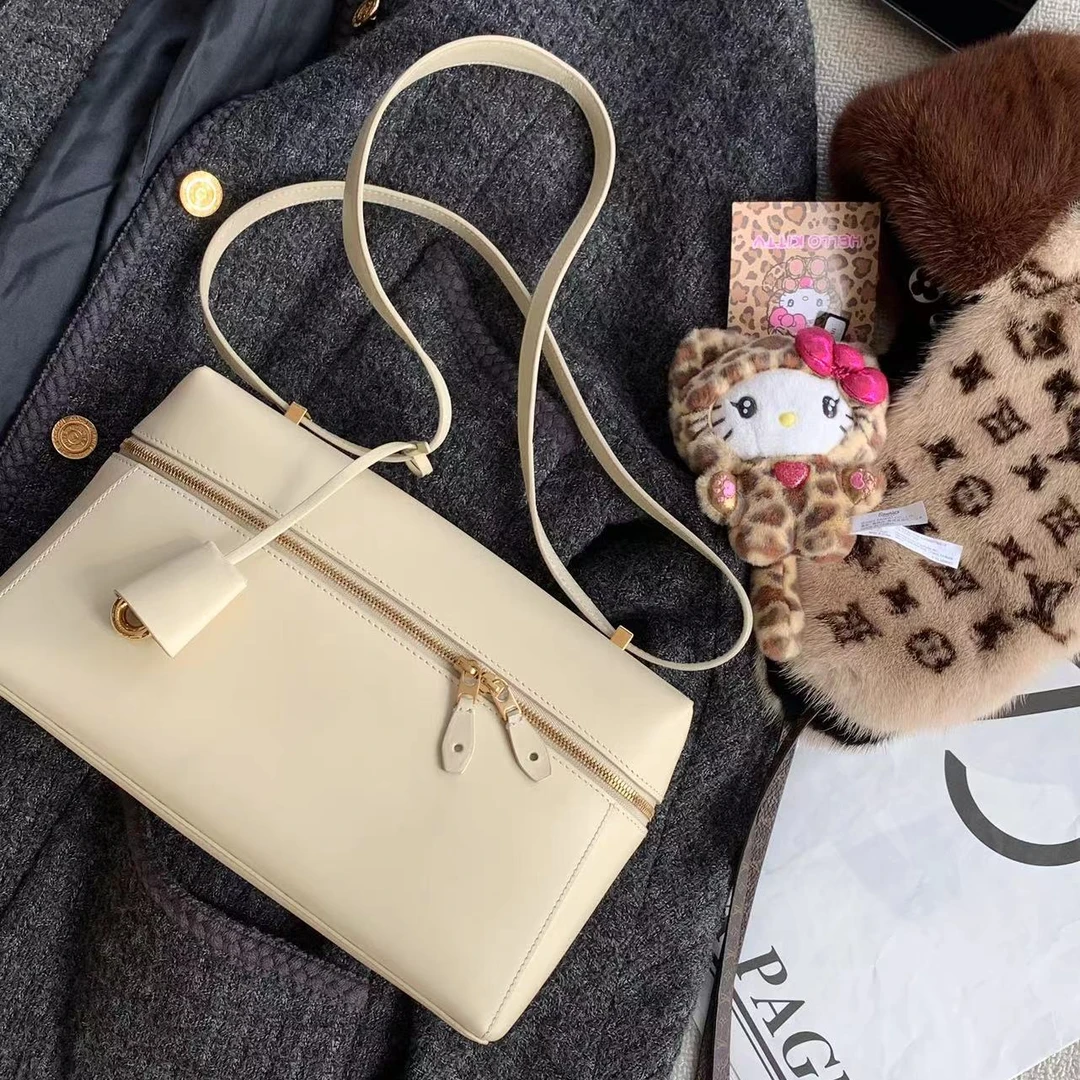 95新 Loro Piana/诺悠翩雅 代卖服务！奶油白金扣饭盒包 18517915