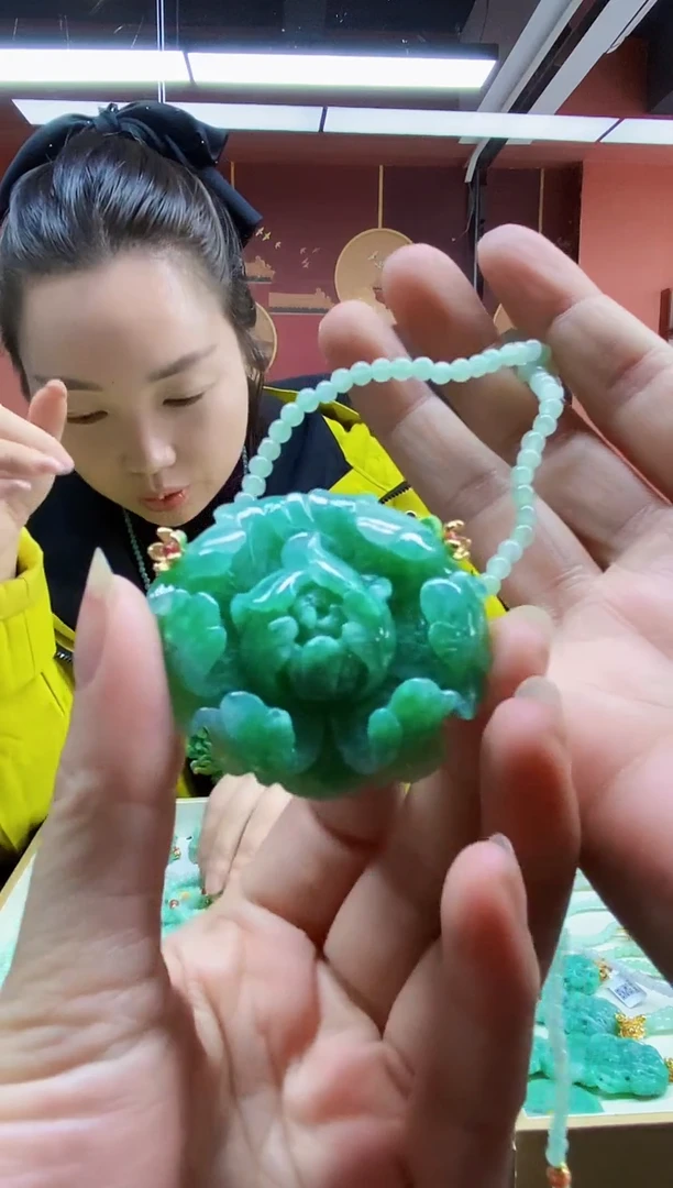 颈饰未镶嵌翡翠吊坠