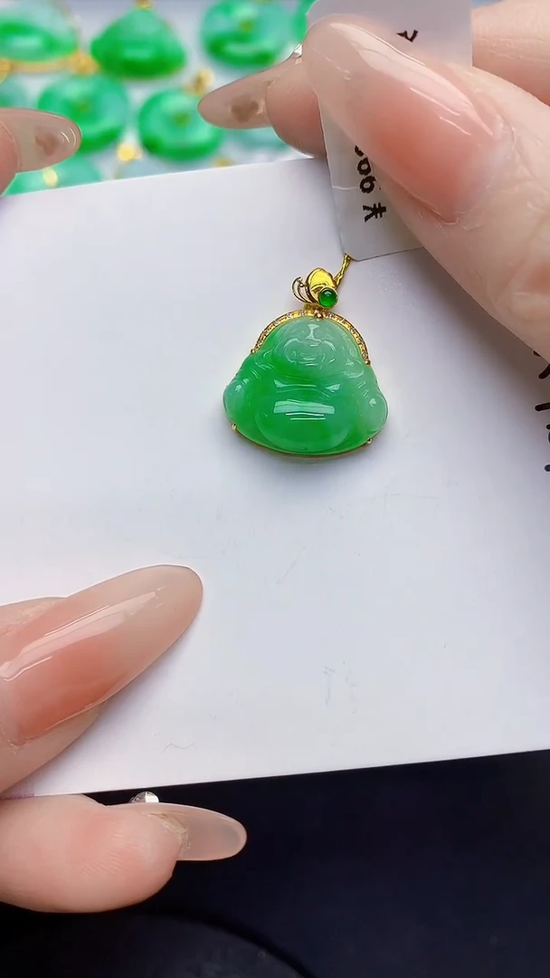 颈饰18K金镶嵌翡翠缅甸天然翡翠A货