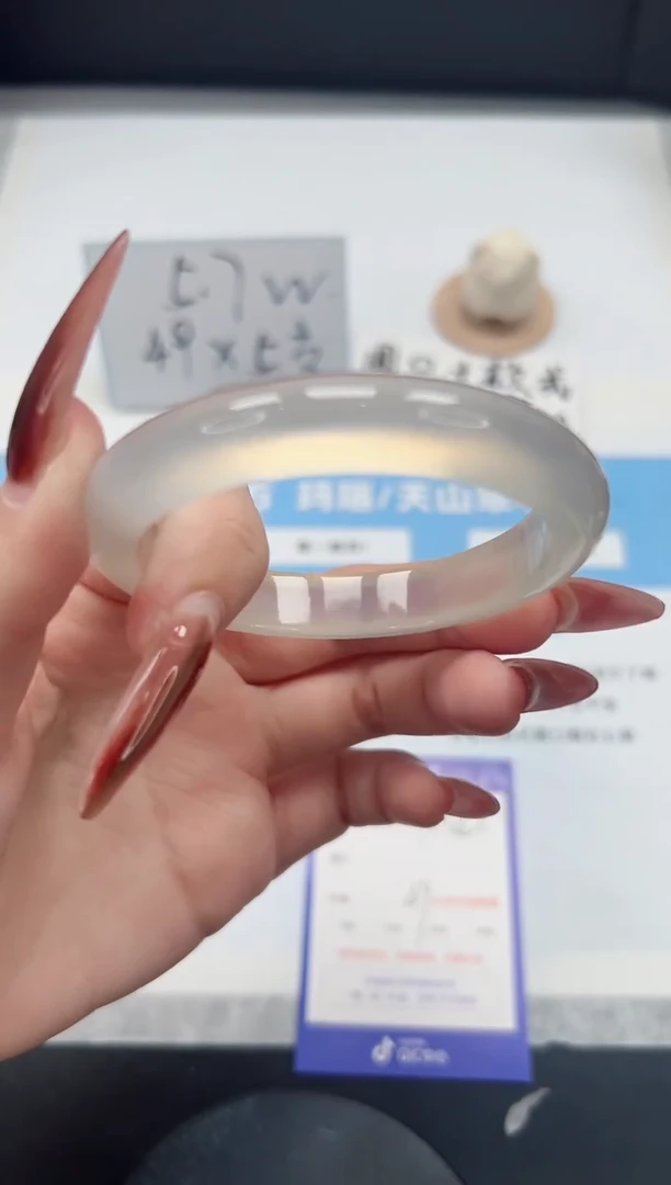 【闪购商品】石英质玉手镯未镶嵌172/草花54.8