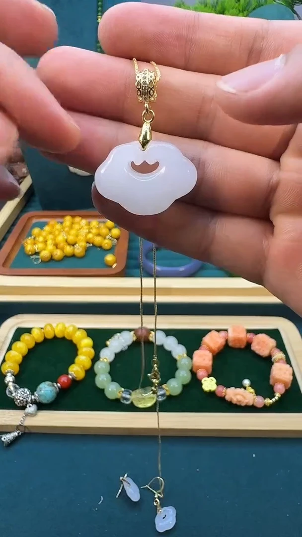 和田玉14K金镶嵌吊坠(赠链)D03