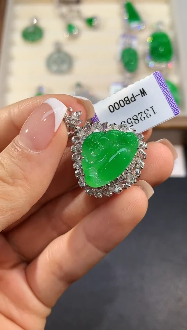 【闪购商品】翡翠吊坠(不含链)18K金镶嵌YS132855