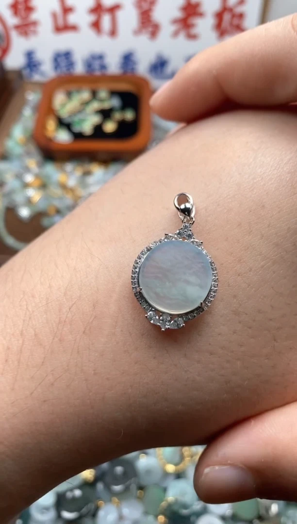 【闪购商品】翡翠颈饰未镶嵌哥哥