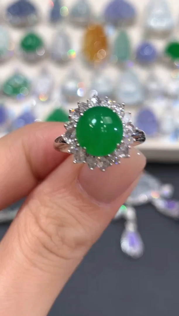 18K金镶嵌戒指翡翠a223