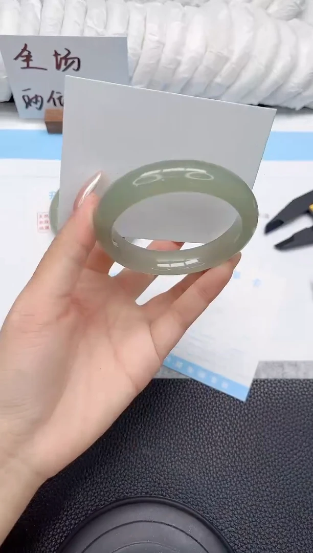 未镶嵌手镯石英质玉55-56.7