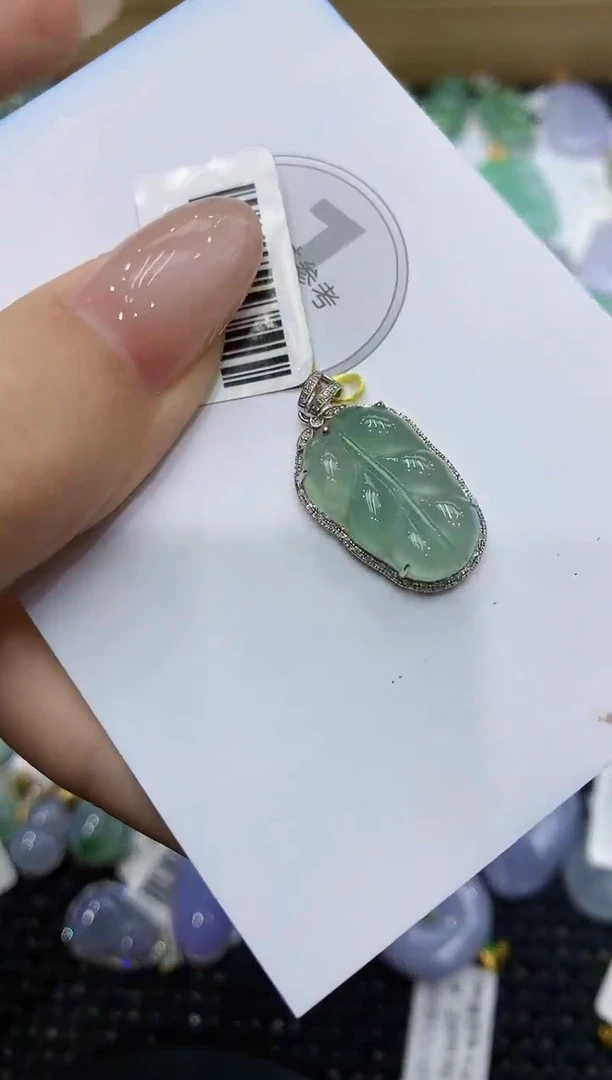 翡翠18K金镶嵌颈饰111111111111