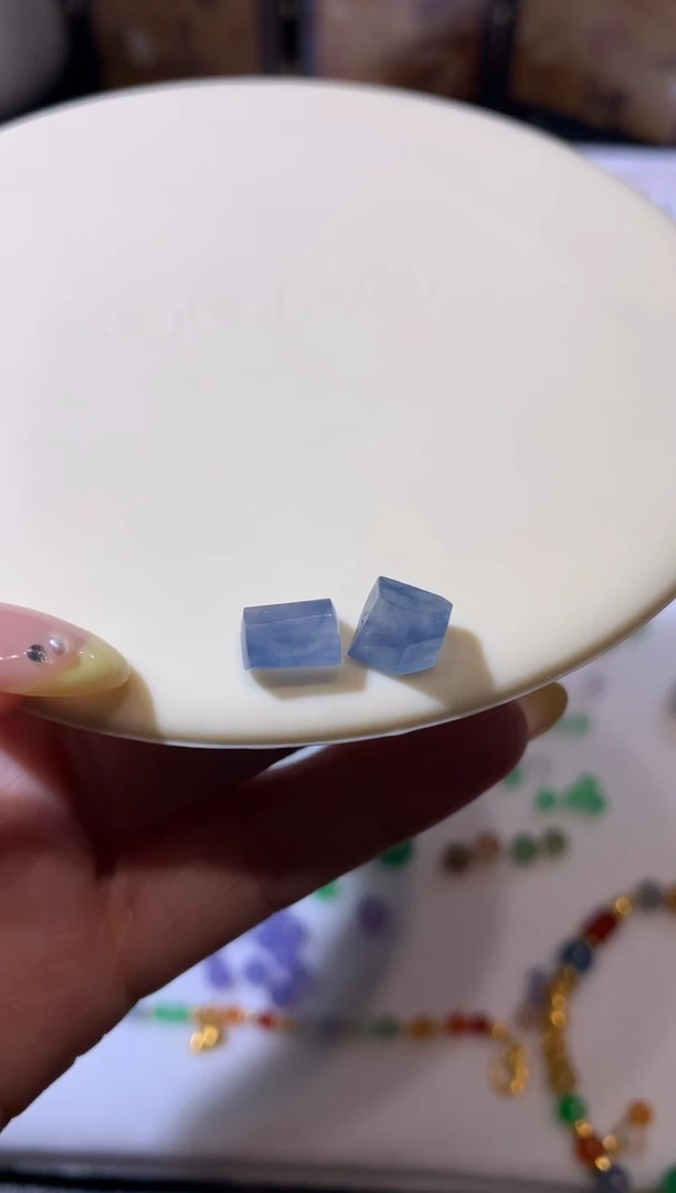 未镶嵌定制翡翠随形2颗25000+1250