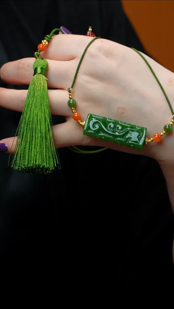 和田玉（碧玉）未镶嵌颈饰碧玉吊坠 多样性发其一