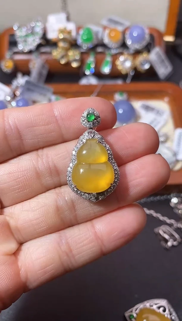 【闪购商品】翡翠颈饰18K金镶嵌吊坠