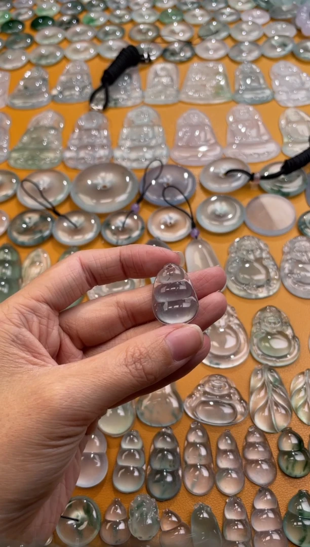 【闪购商品】翡翠吊坠(不含链)未镶嵌豆子