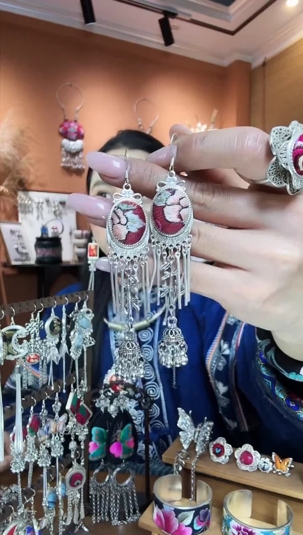 【闪购商品】刺绣纯手工民族风耳环