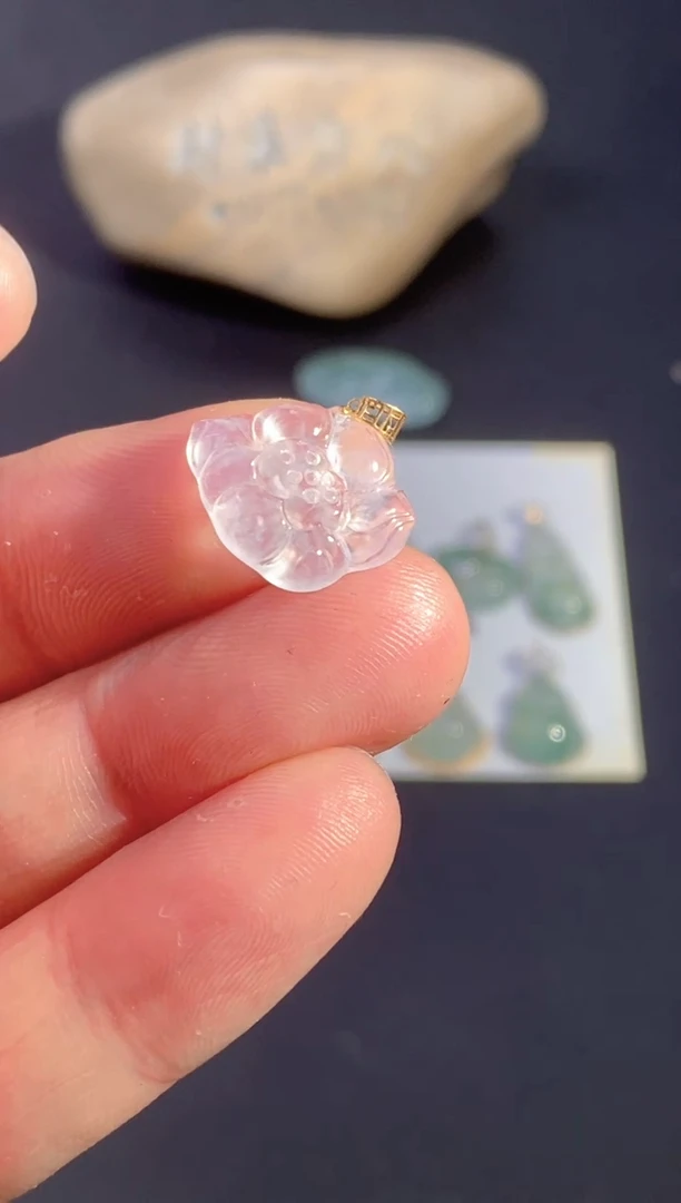 颈饰18K金镶嵌翡翠